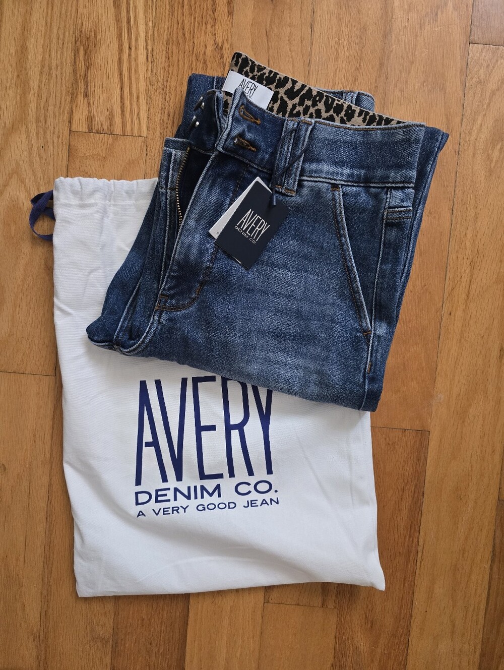 Avery Women's Jeans in Medium Blue Wash NWT
